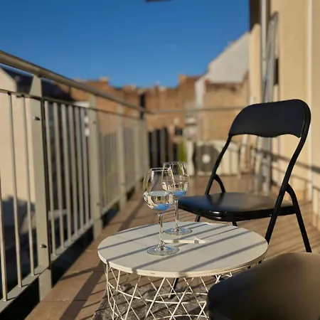Bright & Modern Getaway With Terrace Appartement