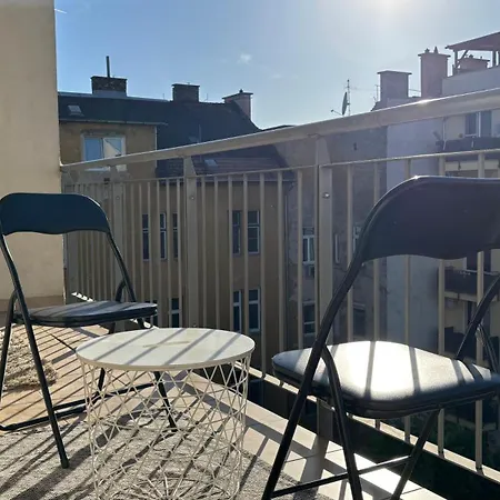 Apartament Bright & Modern Getaway With Terrace